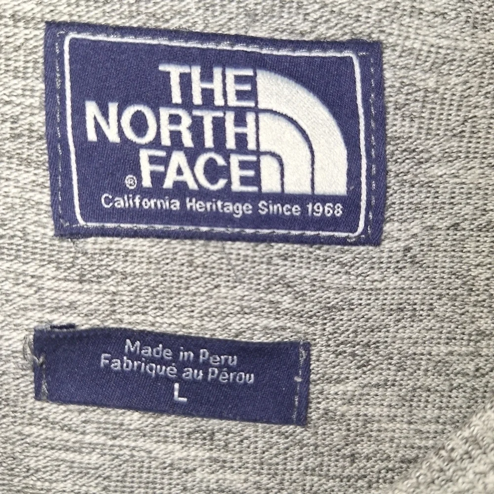 A The North Face men's cotton sweatshirt in a size large. Pre-loved